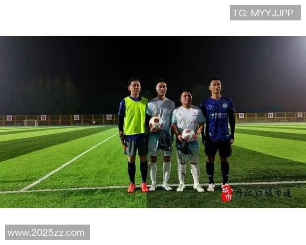 足球明星齐聚泉州展开友谊赛激情对决点燃球迷热情 足球明星齐聚泉州展开友谊赛激情对决点燃球迷热情